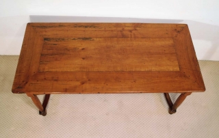 French Antique Cherry Farmhouse Table with Crinoline Stretchers C 1790, coup onglet top